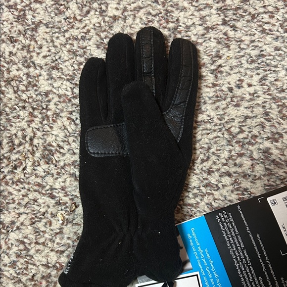 New Isotoner Signature Active Knit Gloves - Black and Gray - Picture 5 of 7